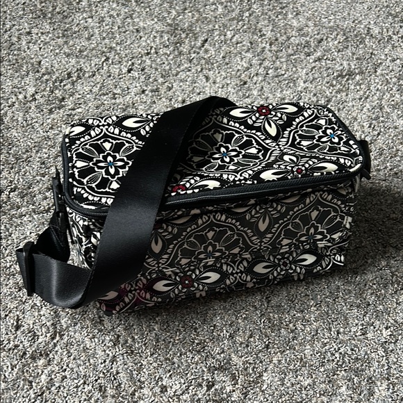 Vera Bradley Black and White Patterned Plastic Lined Bag - Picture 1 of 4